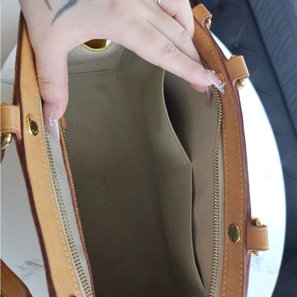 Louis Vuitton Monogram Vernis Brea MM - Picture 8 of 13